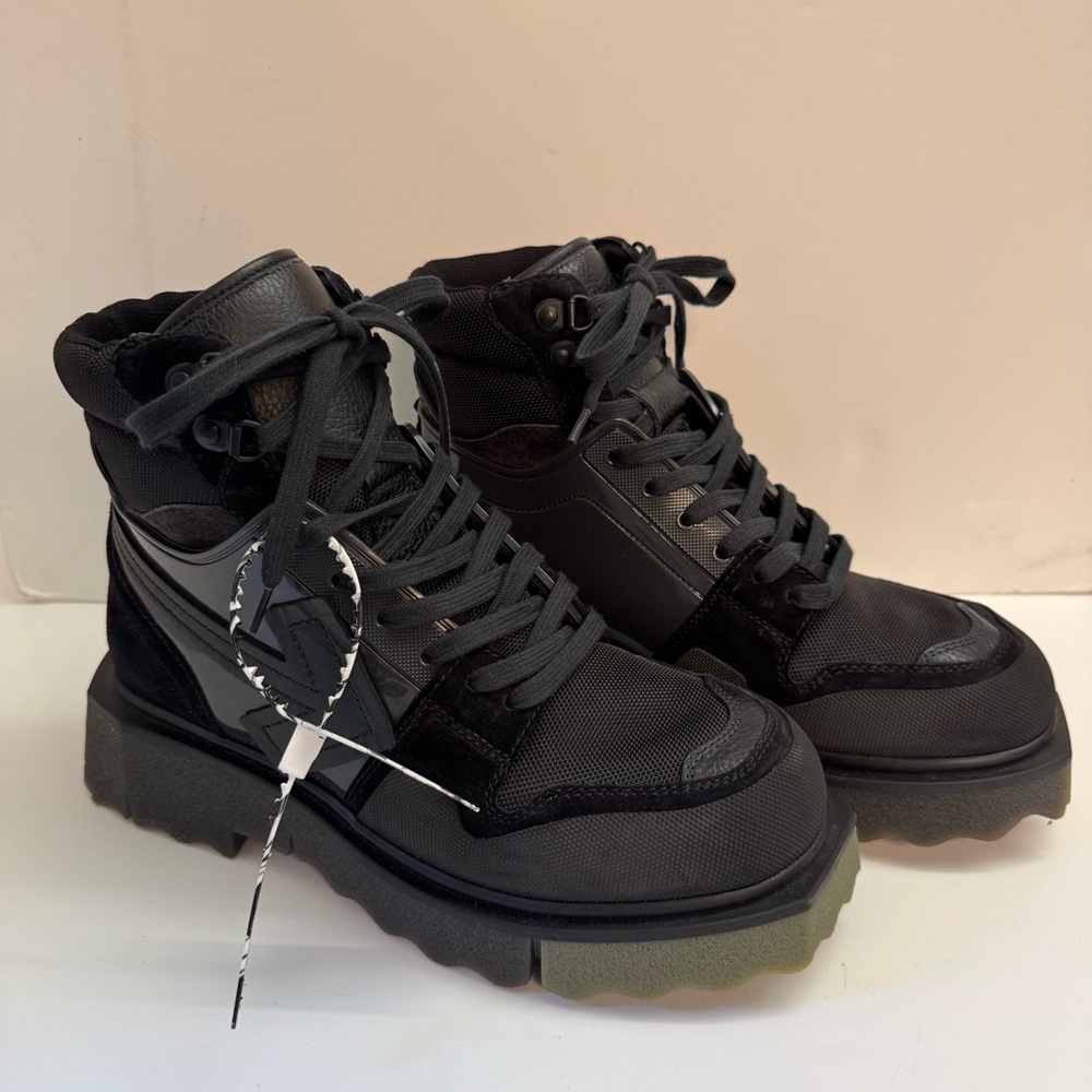 Off-White sneaker hiker